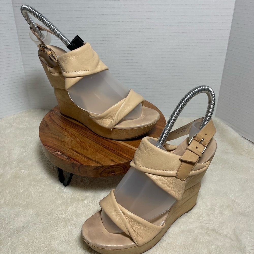 DVF Diane Von Furstenberg Nude Leather Wedge Sandals 6.5